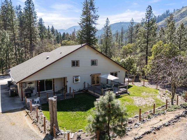4490 Foots Creek Right Fork Road, Gold Hill, OR 97525