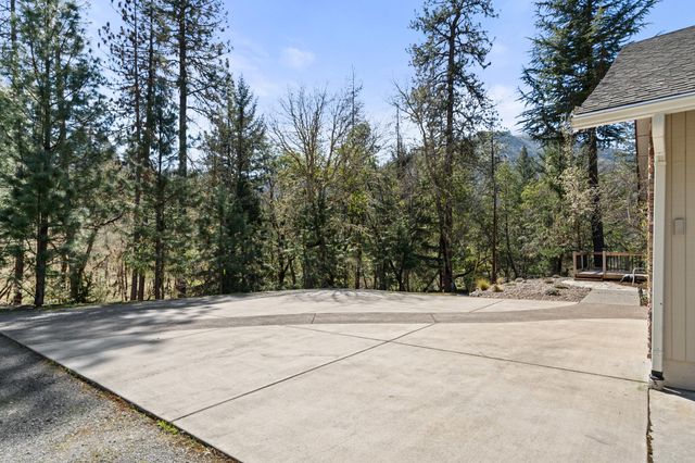 4490 Foots Creek Right Fork Road, Gold Hill, OR 97525
