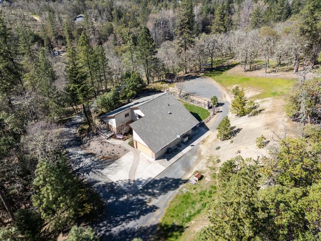 4490 Foots Creek Right Fork Road, Gold Hill, OR 97525