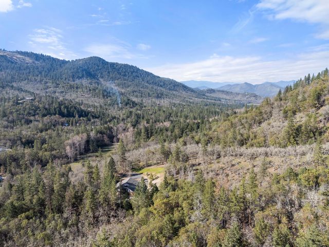 4490 Foots Creek Right Fork Road, Gold Hill, OR 97525