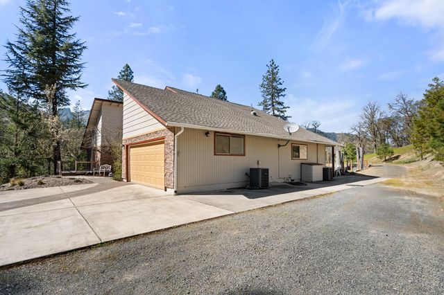 4490 Foots Creek Right Fork Road, Gold Hill, OR 97525