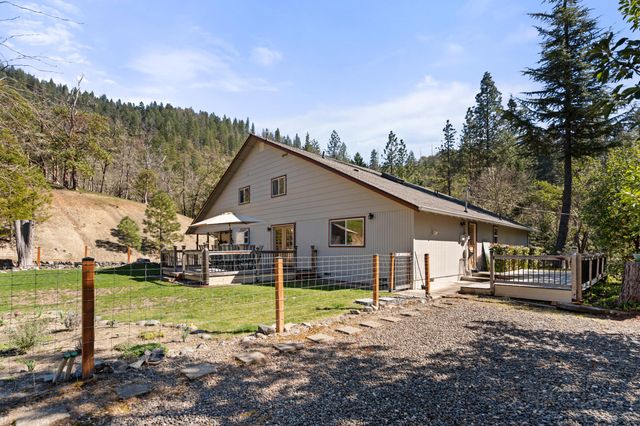 4490 Foots Creek Right Fork Road, Gold Hill, OR 97525