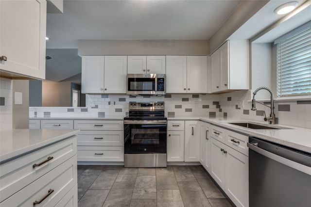 1016 Ledgemont Drive, Plano, TX 75025