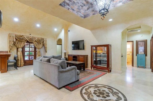 655 N Meyer Street, San Fernando, CA 91340