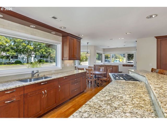 7202 Se KING Rd, Milwaukie, OR 97222