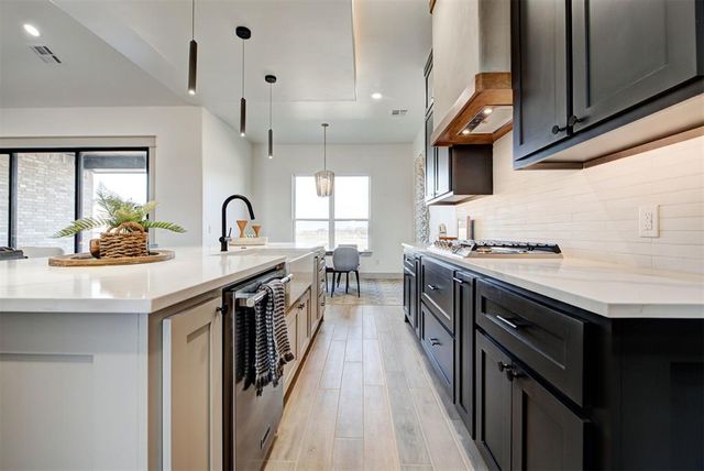 2441 Hawks Haven Drive, Guthrie, OK 73044