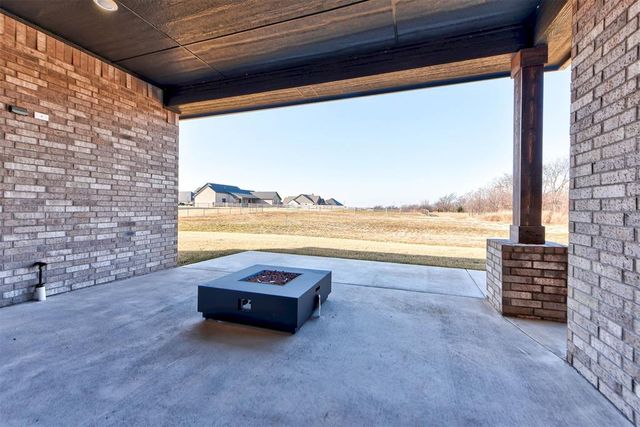 2441 Hawks Haven Drive, Guthrie, OK 73044