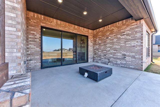 2441 Hawks Haven Drive, Guthrie, OK 73044