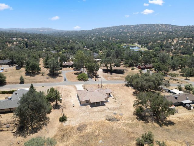 31007 Revis Road, Coarsegold, CA 93614