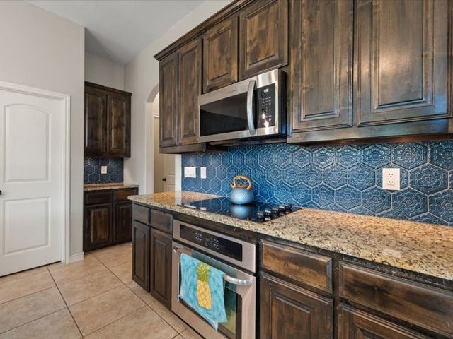 654 Plum Drive, Burleson, TX 76028