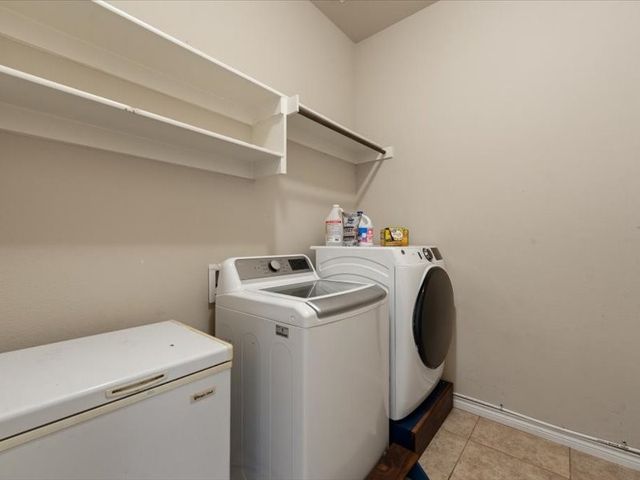 654 Plum Drive, Burleson, TX 76028