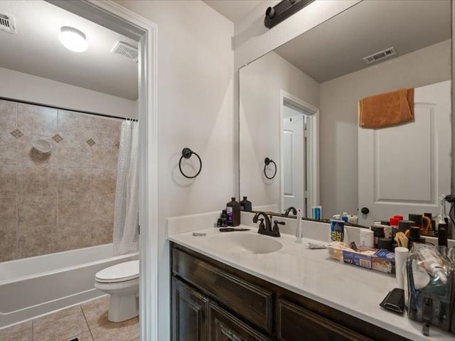 654 Plum Drive, Burleson, TX 76028