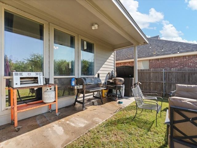 654 Plum Drive, Burleson, TX 76028