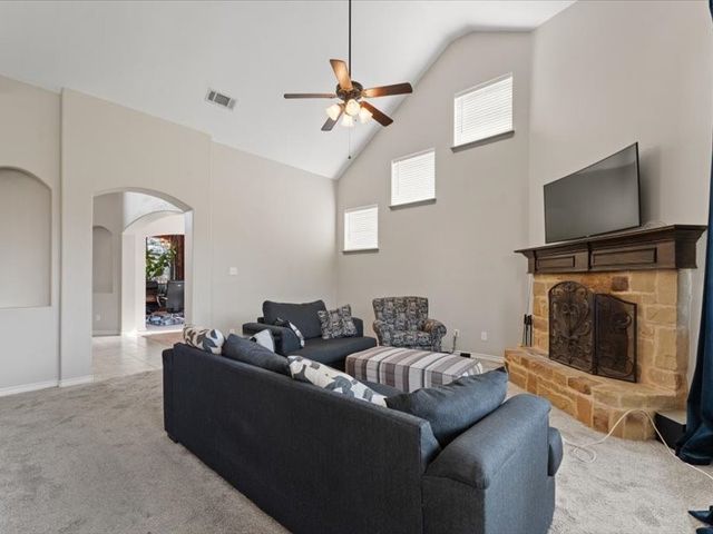 654 Plum Drive, Burleson, TX 76028