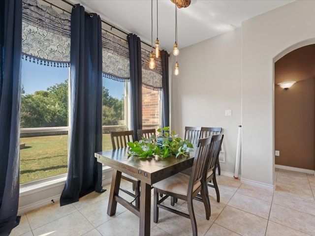 654 Plum Drive, Burleson, TX 76028