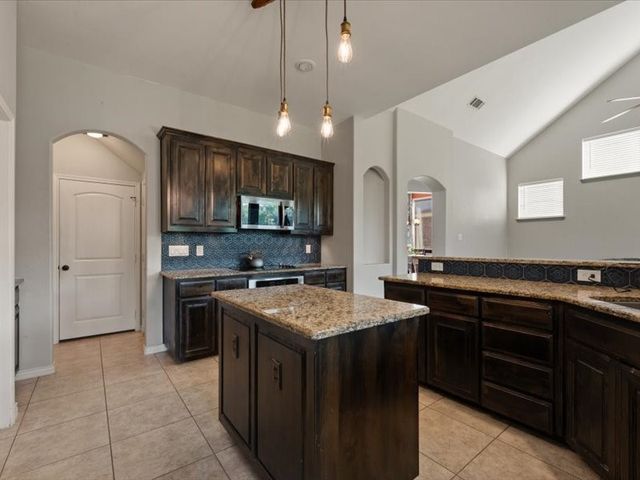 654 Plum Drive, Burleson, TX 76028