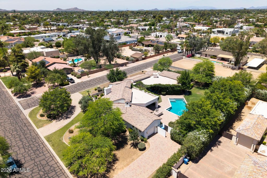 6202 E TURQUOISE Avenue, Paradise Valley, AZ 85253 — photo 2