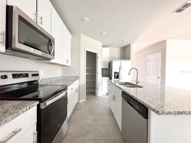 484 SUN WARBLER WAY, St Cloud, FL 34771