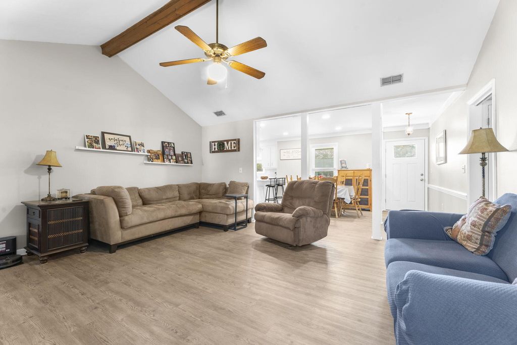 Image 12 of property listing at 411 Indian Drive, Summerville, SC 29486