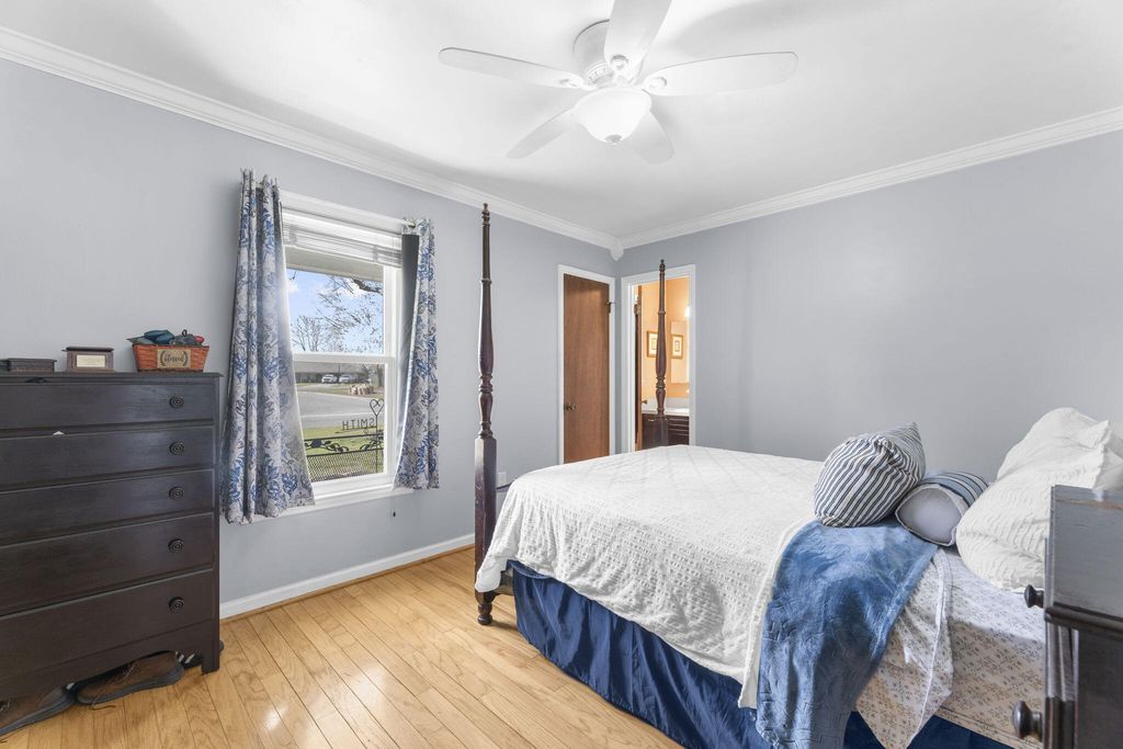 Image 17 of property listing at 411 Indian Drive, Summerville, SC 29486