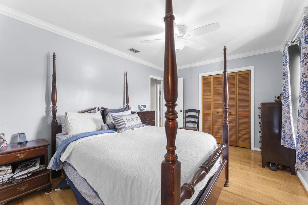 Image 18 of property listing at 411 Indian Drive, Summerville, SC 29486