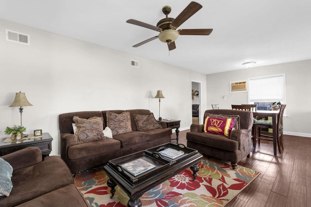 Image 23 of property listing at 411 Indian Drive, Summerville, SC 29486