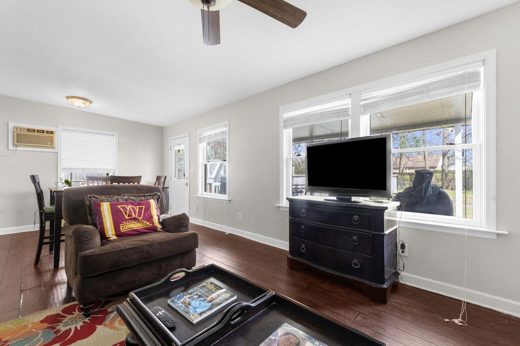 Image 24 of property listing at 411 Indian Drive, Summerville, SC 29486