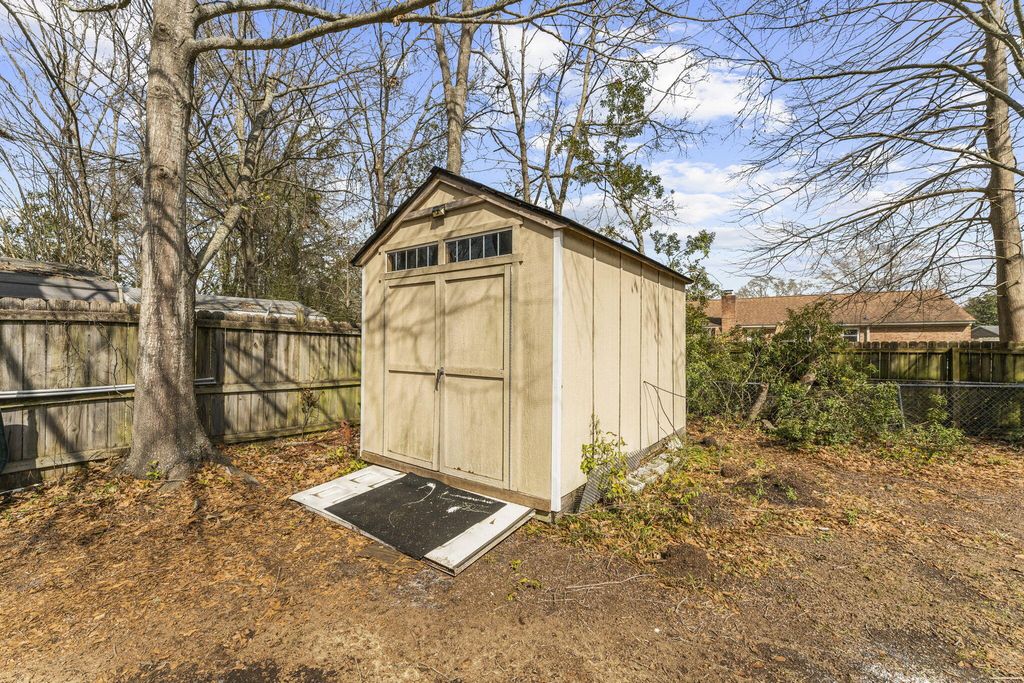 Image 32 of property listing at 411 Indian Drive, Summerville, SC 29486