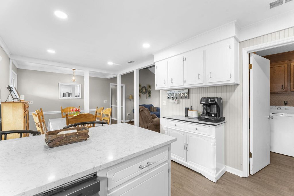 Image 6 of property listing at 411 Indian Drive, Summerville, SC 29486