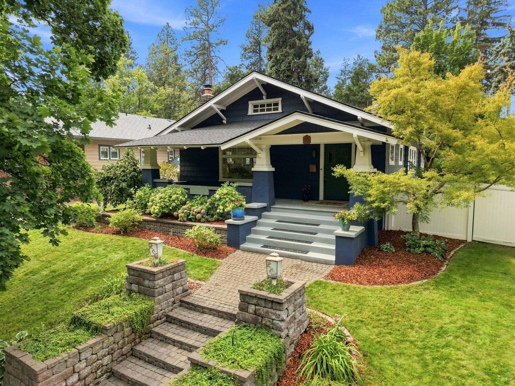 2020 S LINCOLN St, Spokane, WA 99203