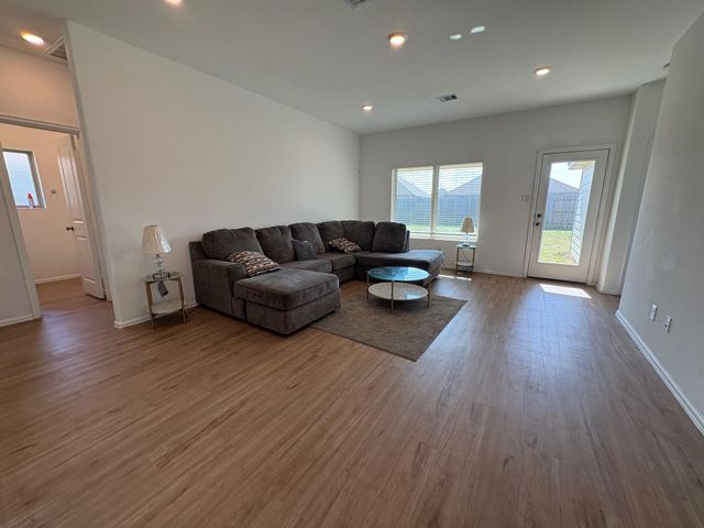 9915 Highland Harvest Drive, Baytown, TX 77521