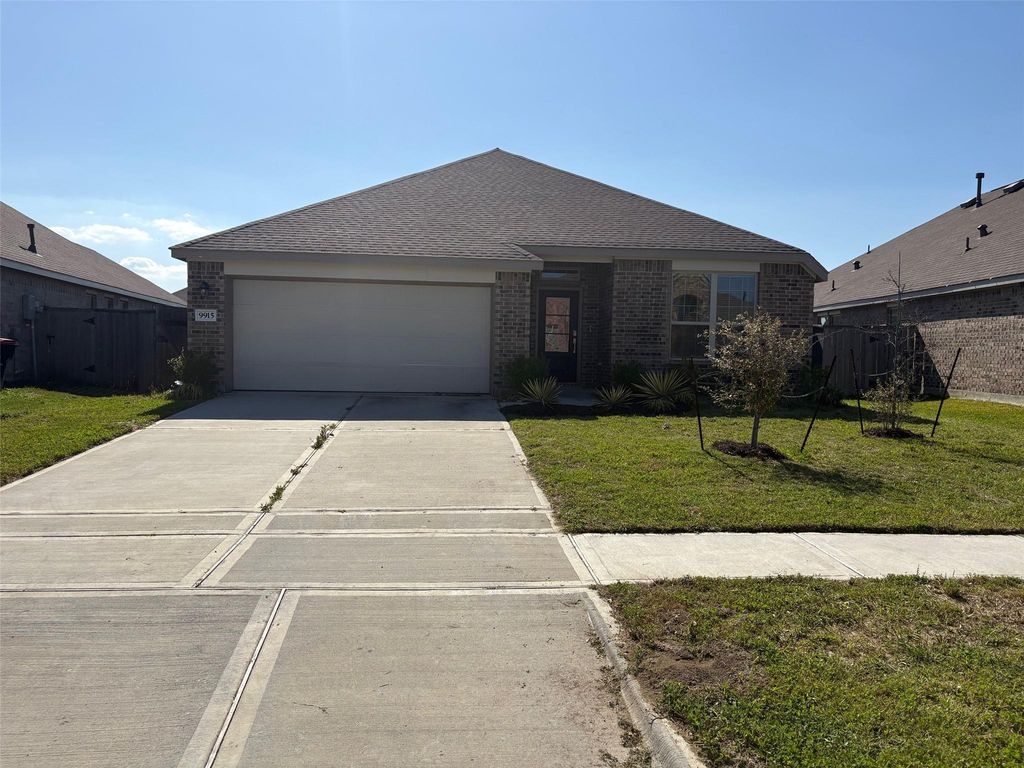 9915 Highland Harvest Drive, Baytown, TX 77521
