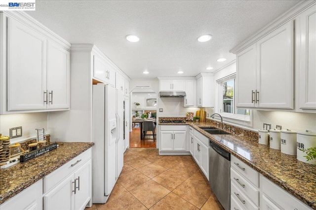 11738 Silvergate Dr, Dublin, CA 94568