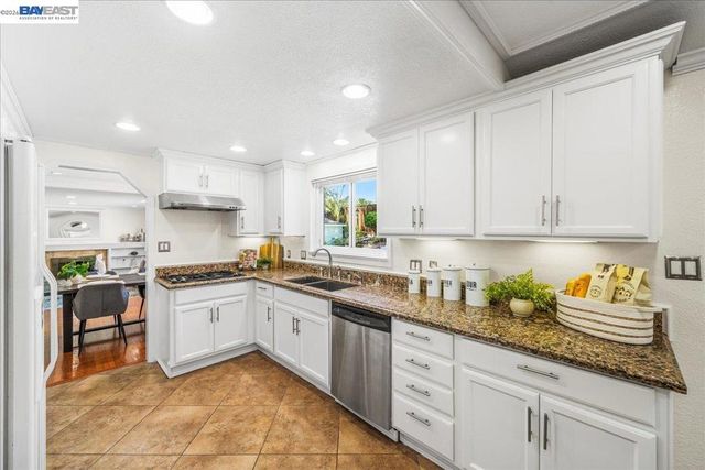 11738 Silvergate Dr, Dublin, CA 94568