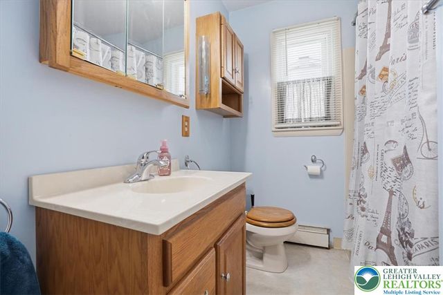 939 East Lynnwood Street, Salisbury Twp, PA 18103