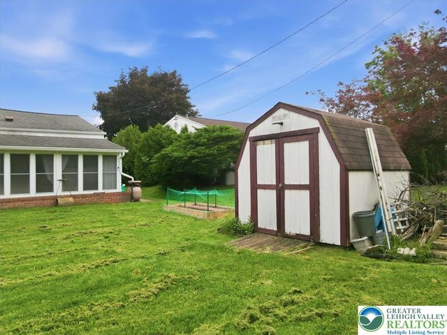 939 East Lynnwood Street, Salisbury Twp, PA 18103