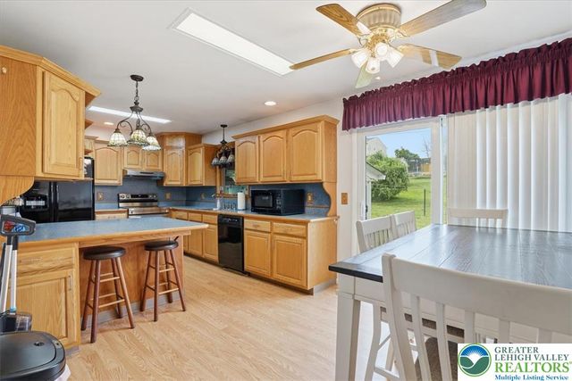 939 East Lynnwood Street, Salisbury Twp, PA 18103