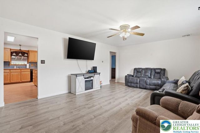 939 East Lynnwood Street, Salisbury Twp, PA 18103