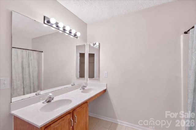 9207 Amy Drive, Charlotte, NC 28213