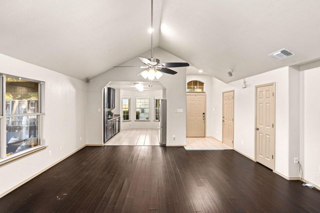 409 Lydia LN, Thrall, TX 76578