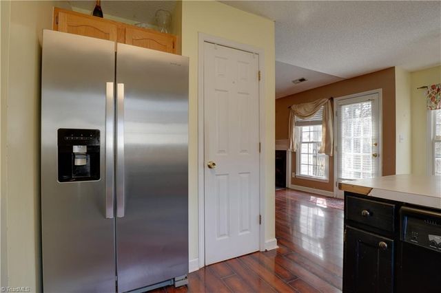 3940 Glenn Knoll Lane, Winston-salem, NC 27107