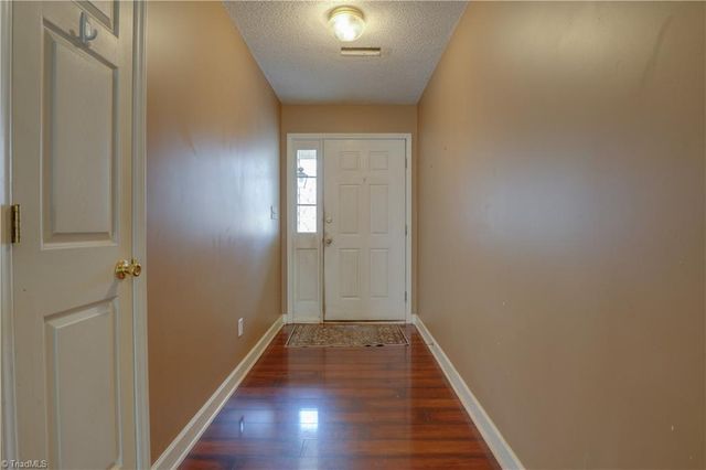 3940 Glenn Knoll Lane, Winston-salem, NC 27107