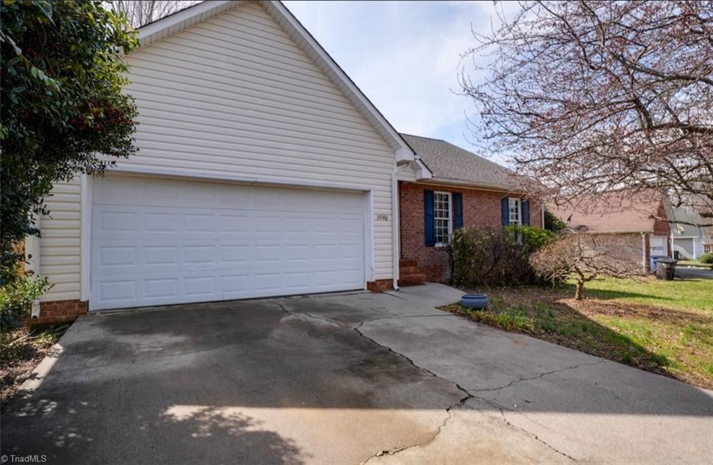 3940 Glenn Knoll Lane, Winston-salem, NC 27107