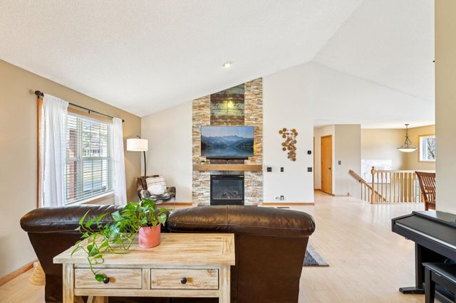 407 148th Avenue NE, Andover, MN 55304