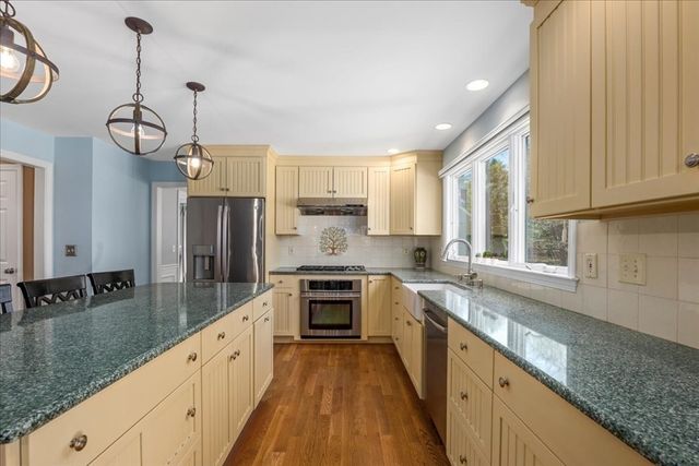 25 Bunker Lane, Natick, MA 01760