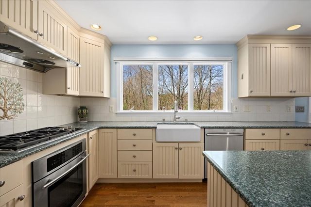 25 Bunker Lane, Natick, MA 01760