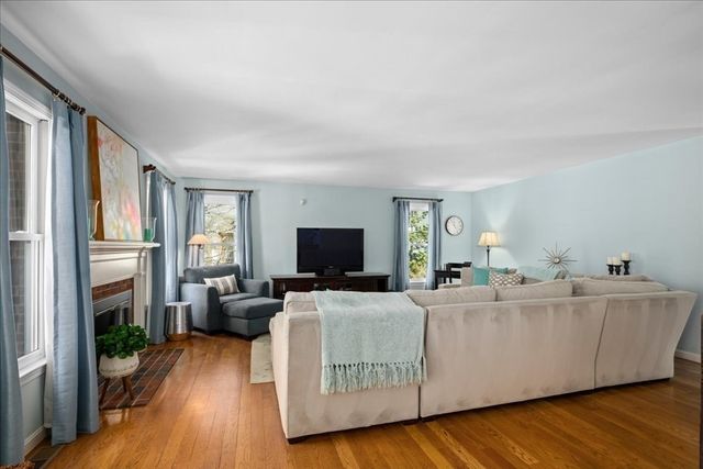 25 Bunker Lane, Natick, MA 01760