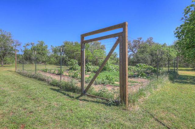 830 Palomino LN 1, San Marcos, TX 78666