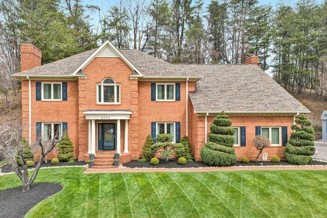 6524 Fairway Estates DR, Roanoke, VA 24018