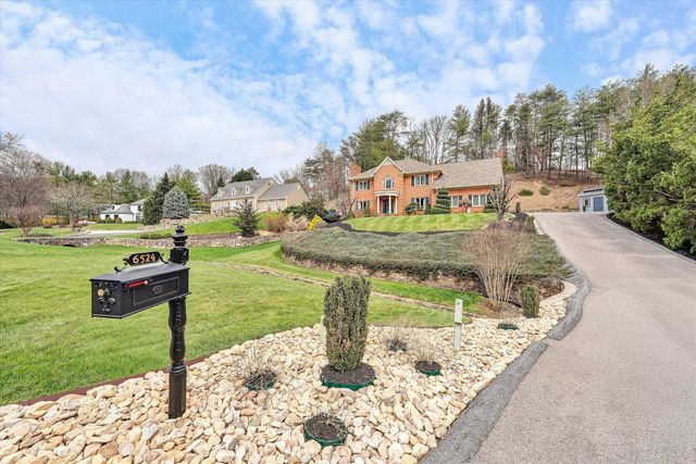 6524 Fairway Estates DR, Roanoke, VA 24018